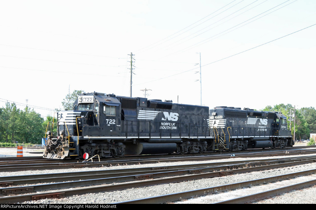 NS 722 & 3094 in Glenwood Yard